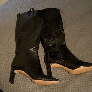 Black express crocodile heeled boots
